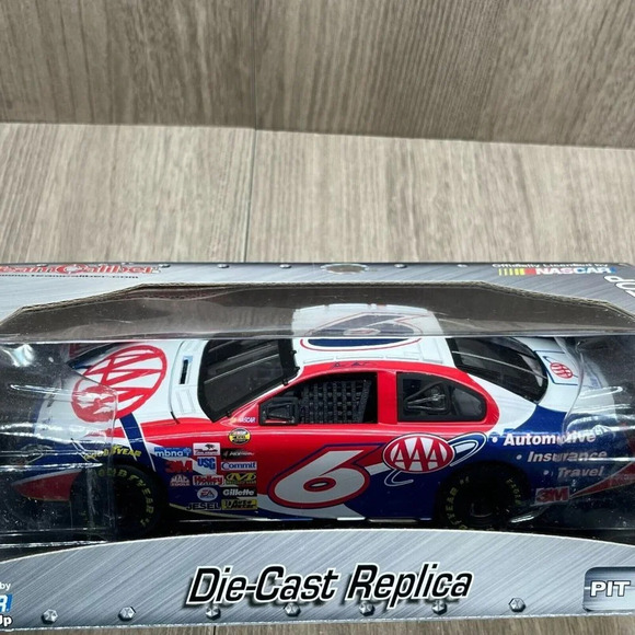 2006 Team Caliber NASCAR #6 Mark Martin Pit Stop Chevy Monte Carlo Diecast 1:24 - Picture 2 of 9